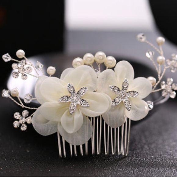 Floral Hair  Comb Accessory - Picture 1 of 3